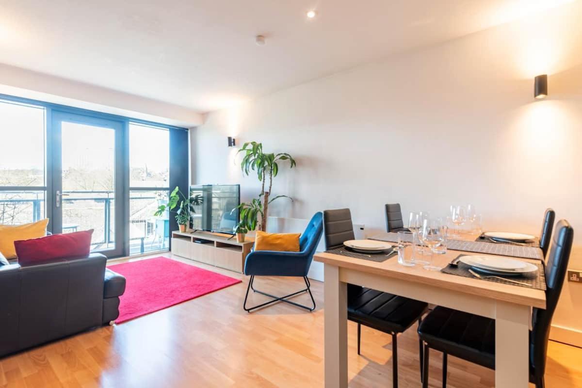 Sheffield City Centre Apartment & Balcony Exterior photo